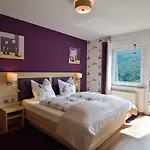 Hotel-restaurant-weingut Kapellenhof 3*
