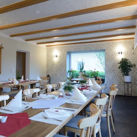 Hotel-restaurant-weingut Kapellenhof 3*